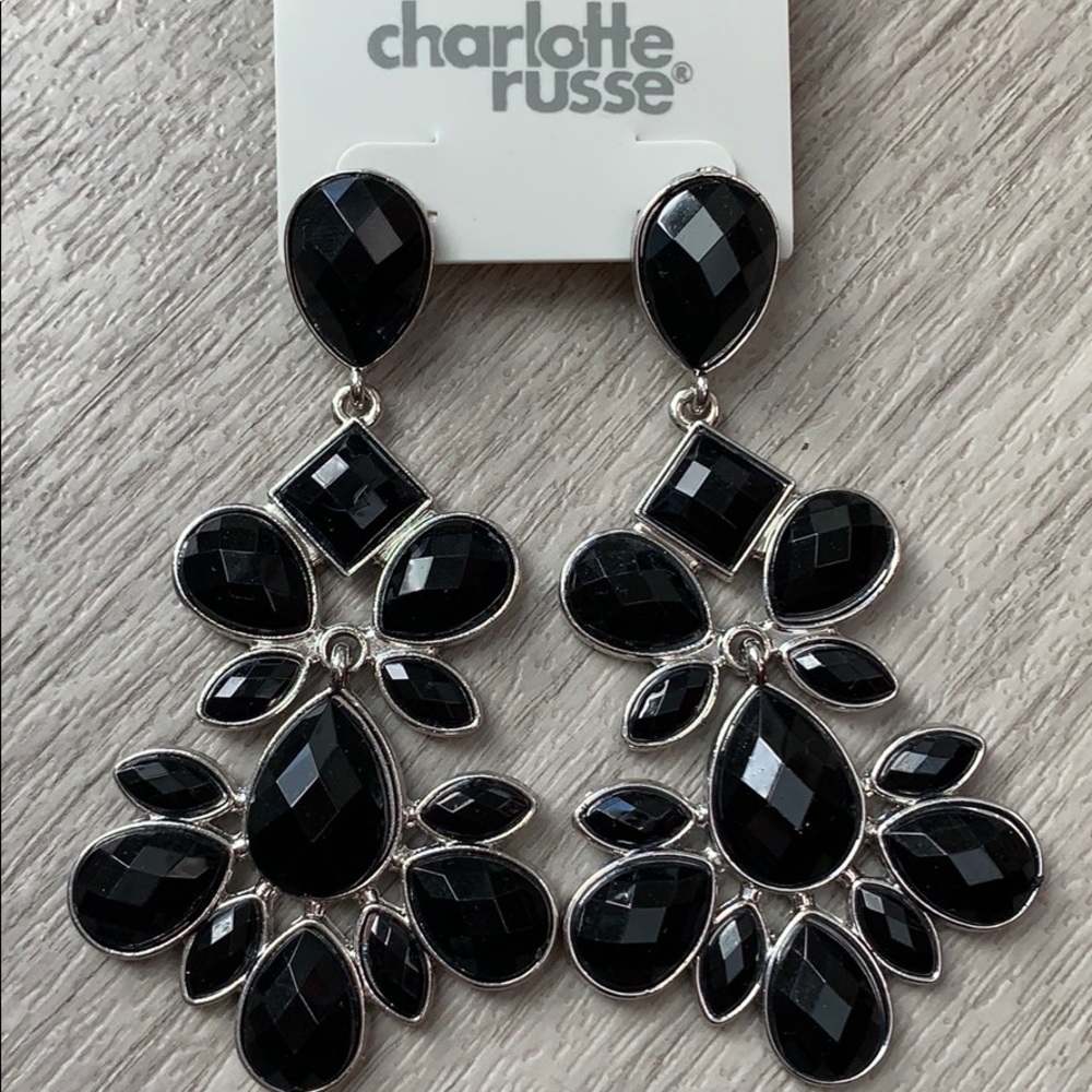 Cute Black earrings!! Never been worn!